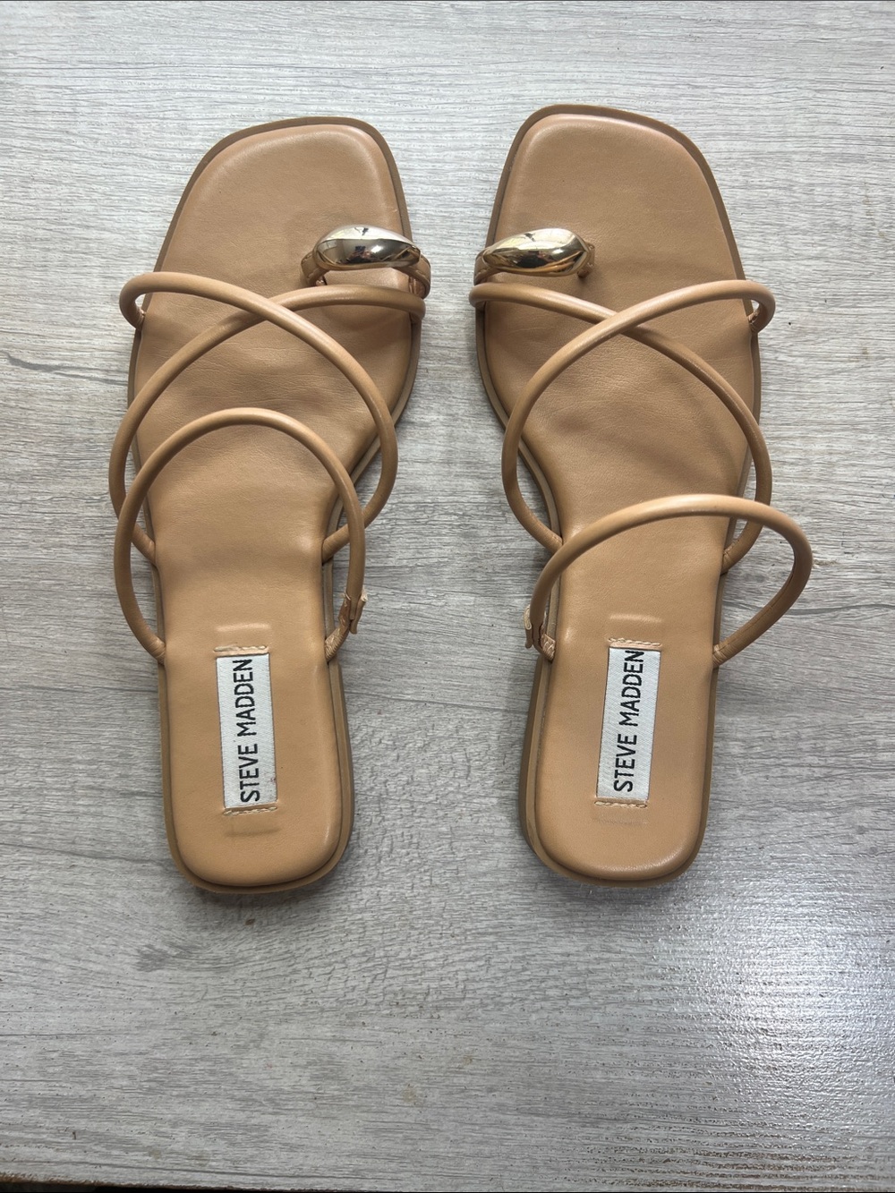 Steve Madden  Size 7 Tan Strappy Slide Sandals with Gold Knot
